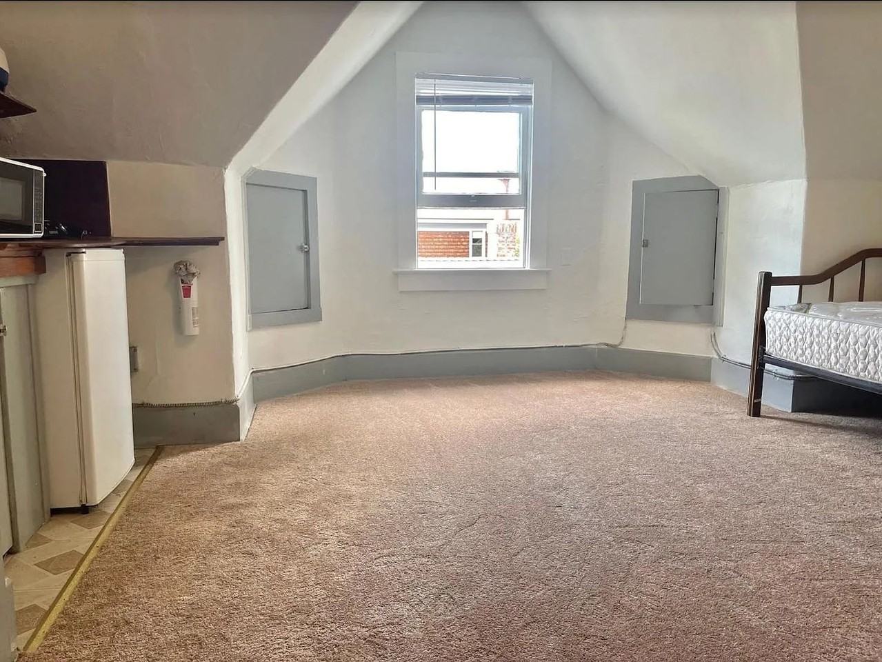 2228 McKinley Ave - Photo 4 of 30