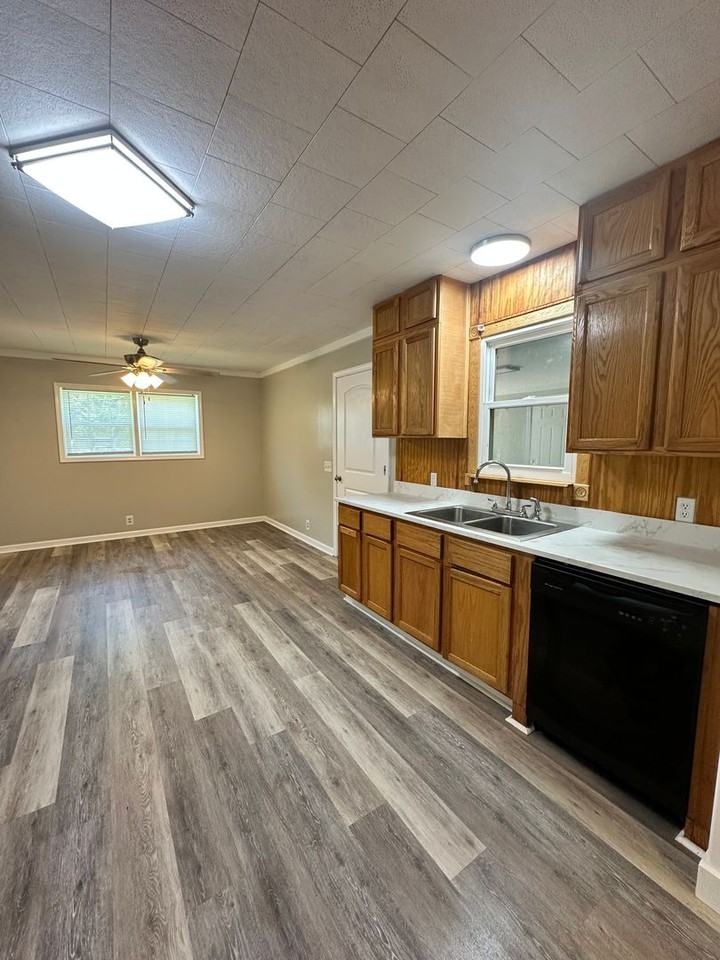 800 W 3rd St - Photo 2 of 28