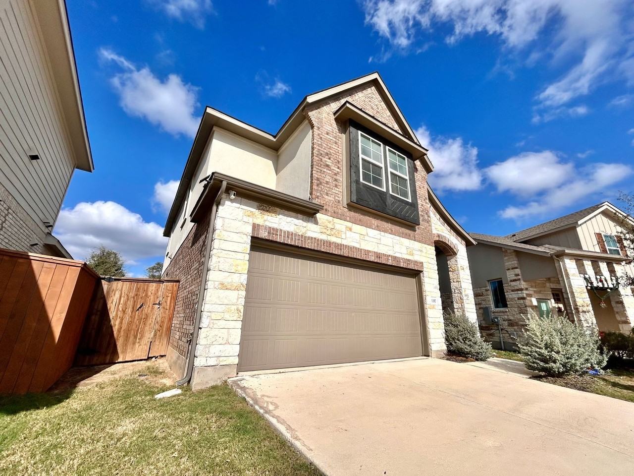 1357 Kneehigh Ln - Photo 2 of 33