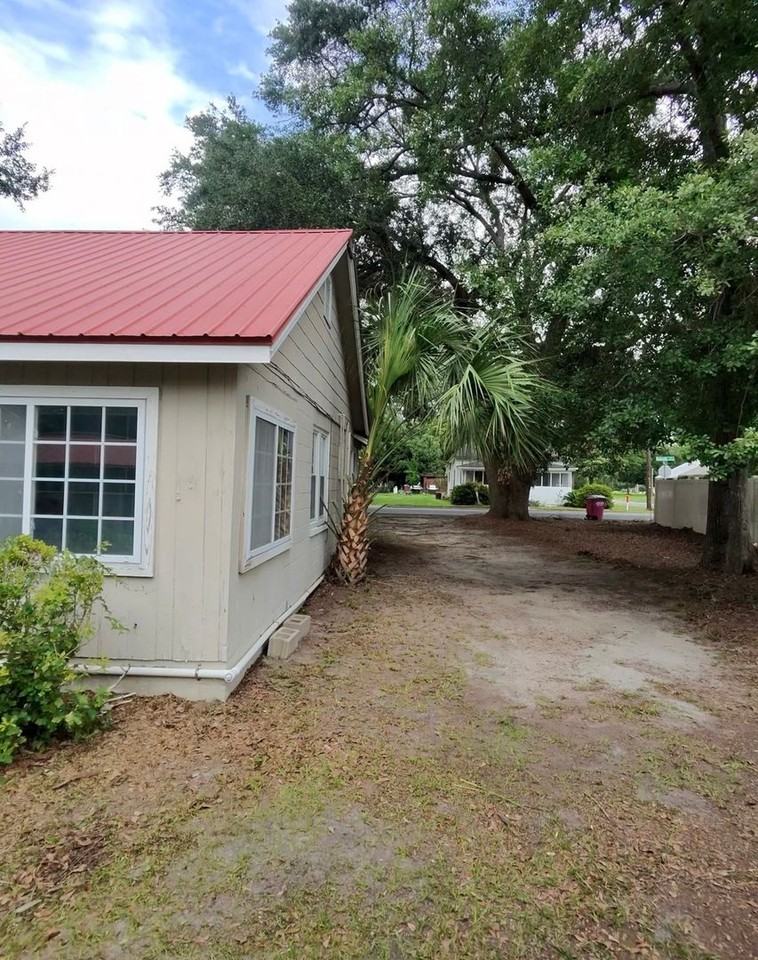 198 Holmesville Ave - Photo 3 of 6