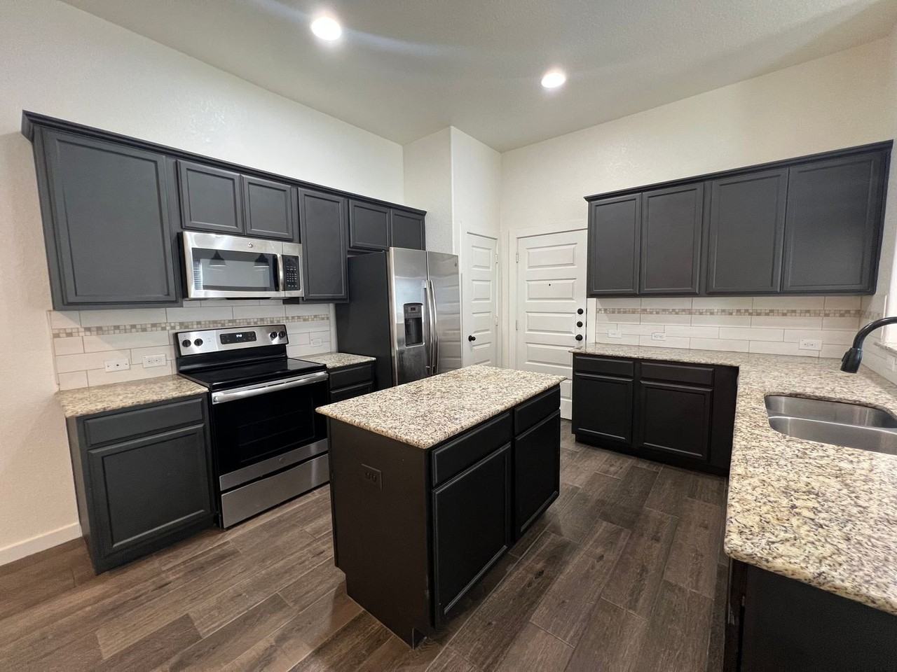 2243 Avery Vlg - Photo 6 of 23