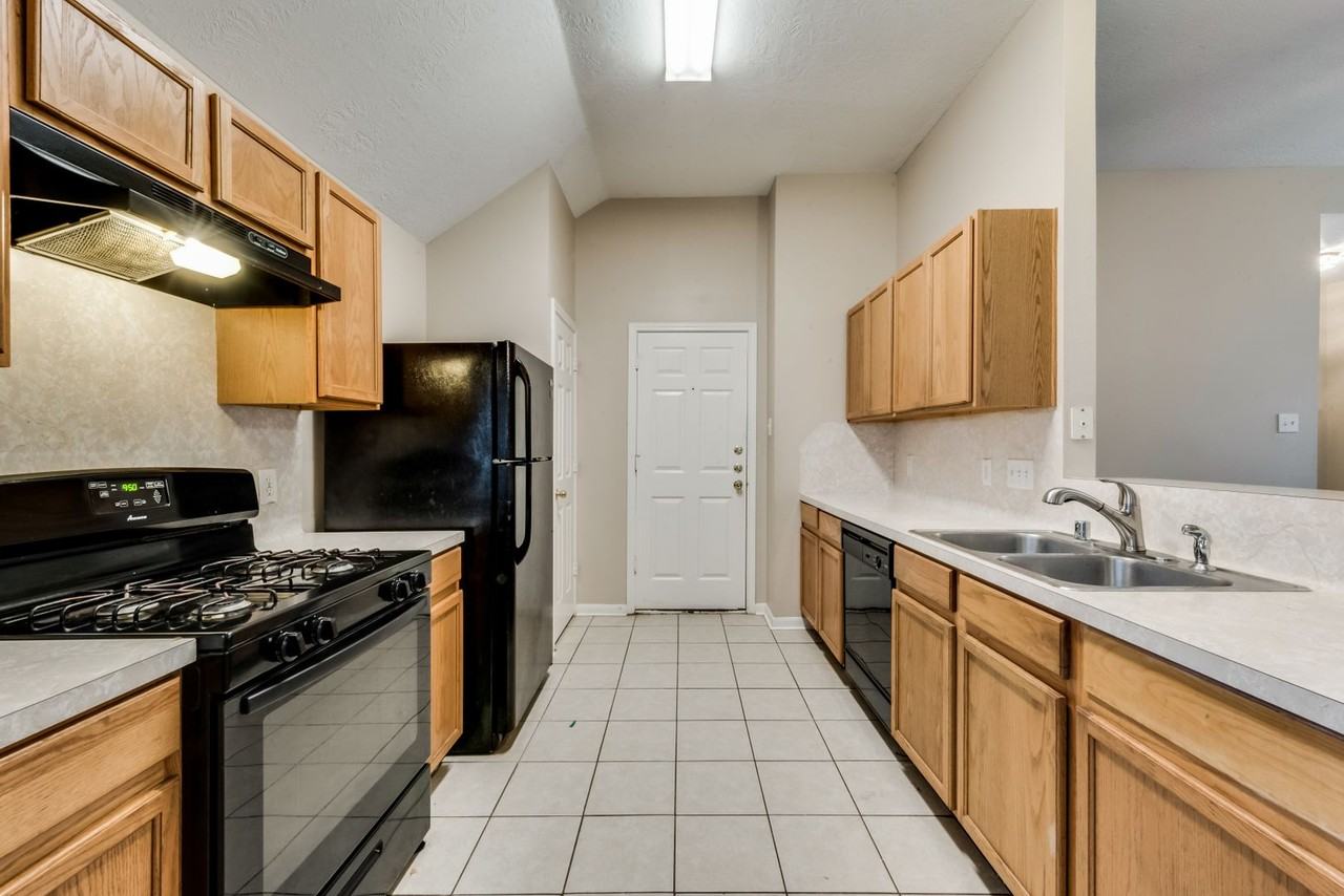 8342 Fuqua Gardens Dr - Photo 2 of 15