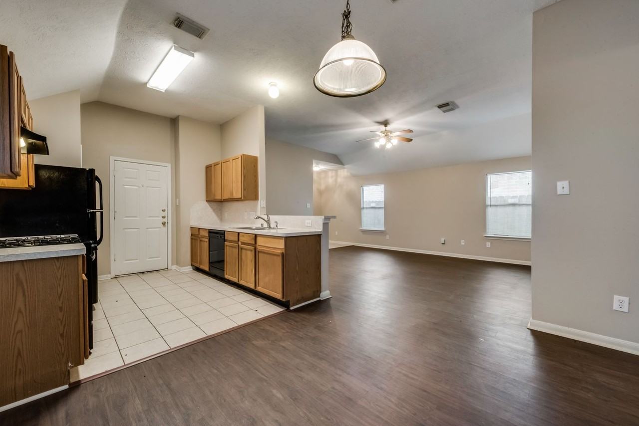 8342 Fuqua Gardens Dr - Photo 3 of 15