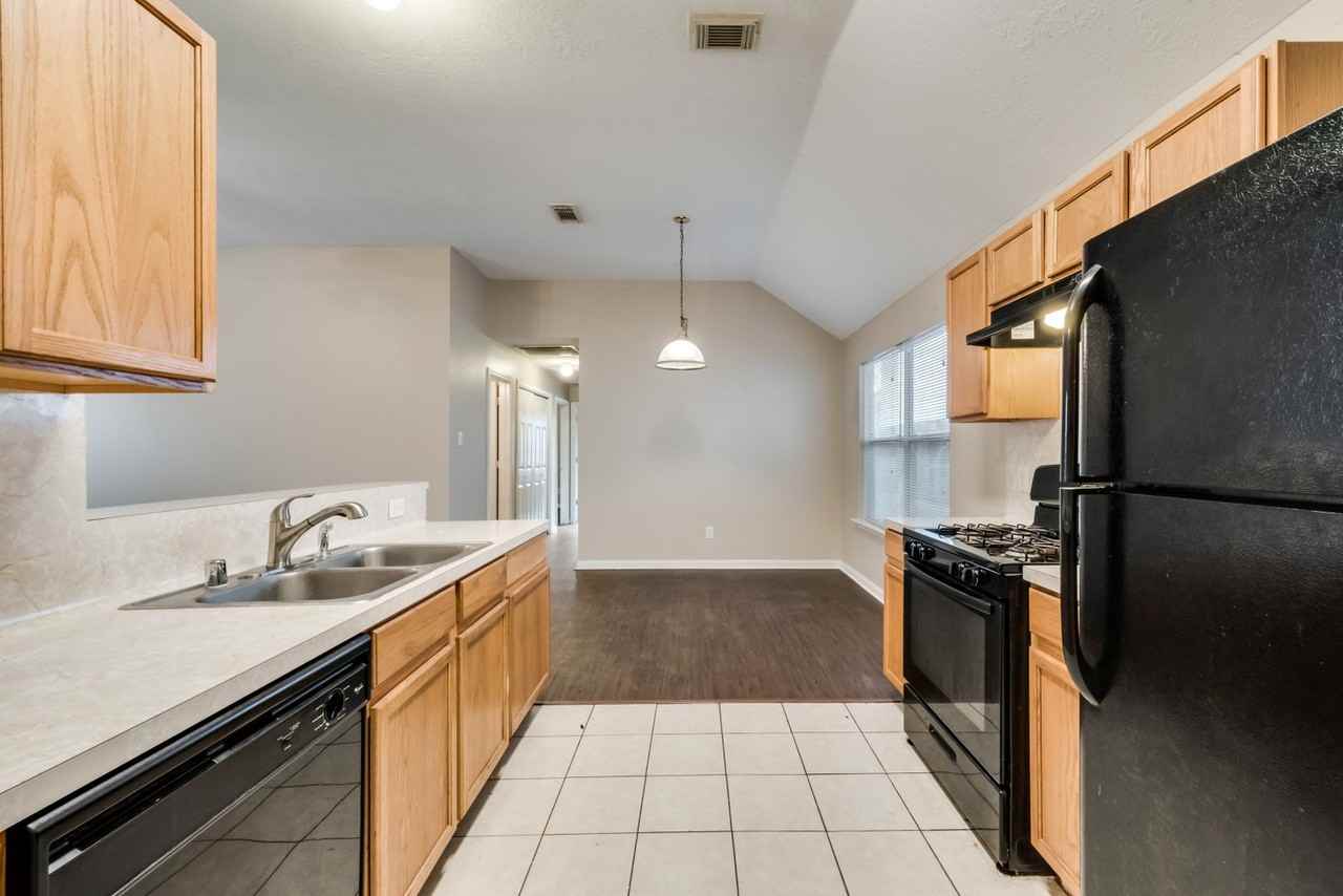 8342 Fuqua Gardens Dr - Photo 4 of 15