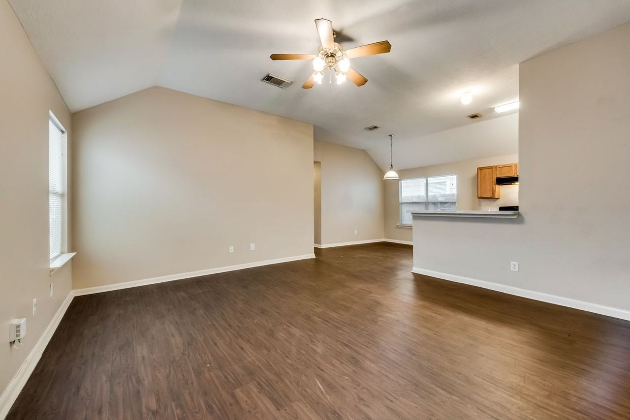 8342 Fuqua Gardens Dr - Photo 5 of 15