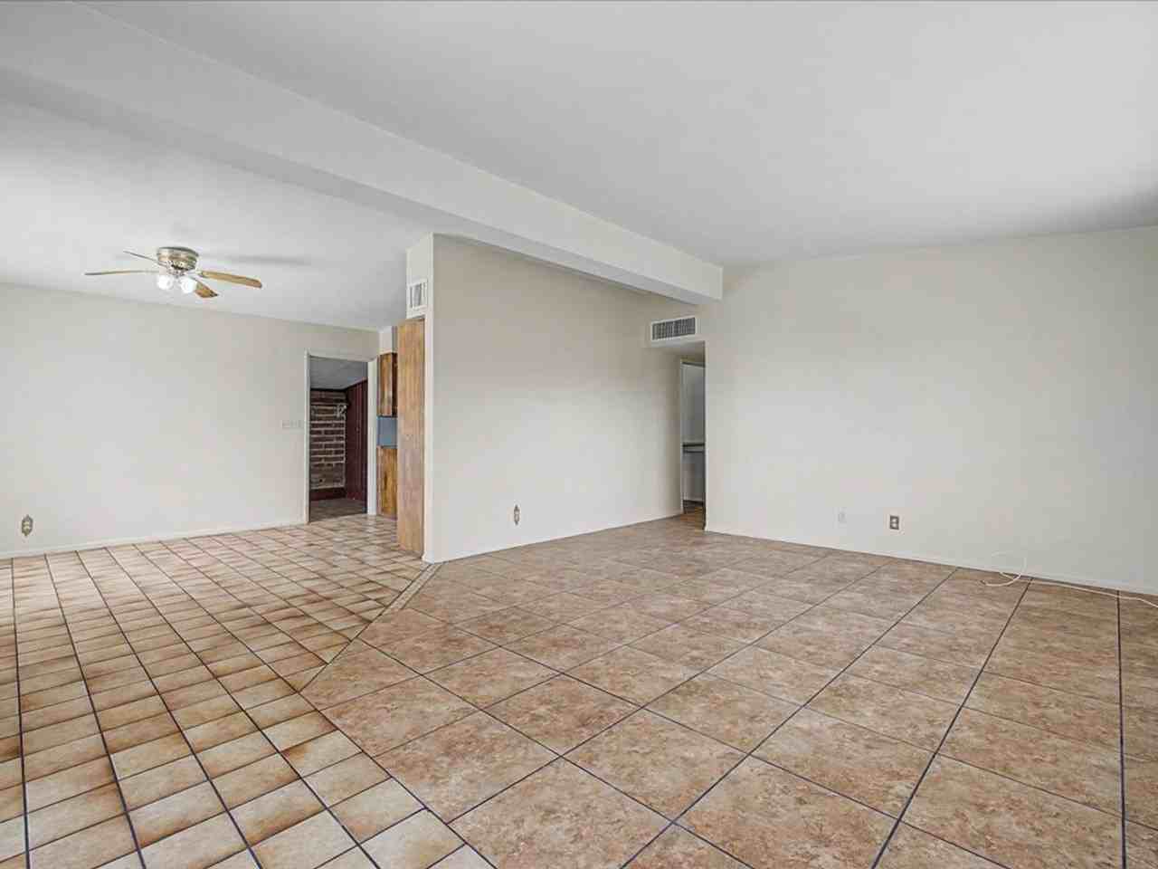 5716 E 4th St - Photo 4 of 29