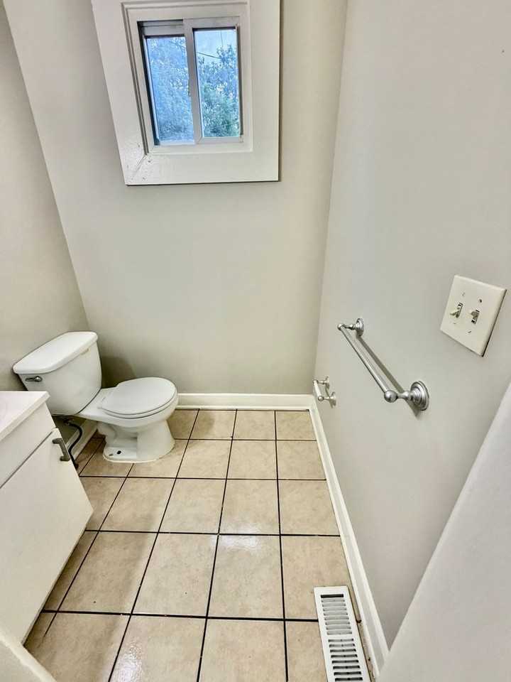 3001 Wolcott Ave - Photo 5 of 32