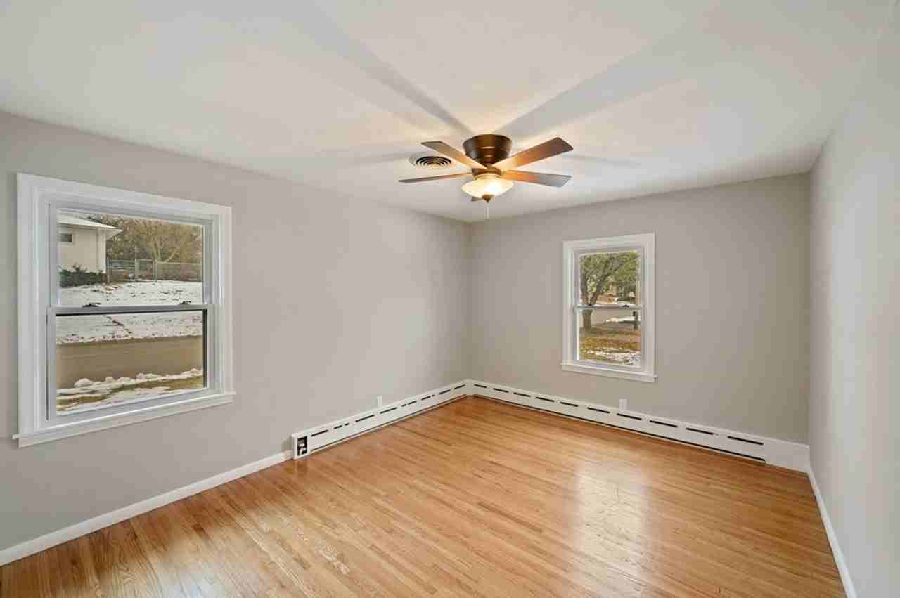 706 1st Ave Nw - Photo 7 of 12
