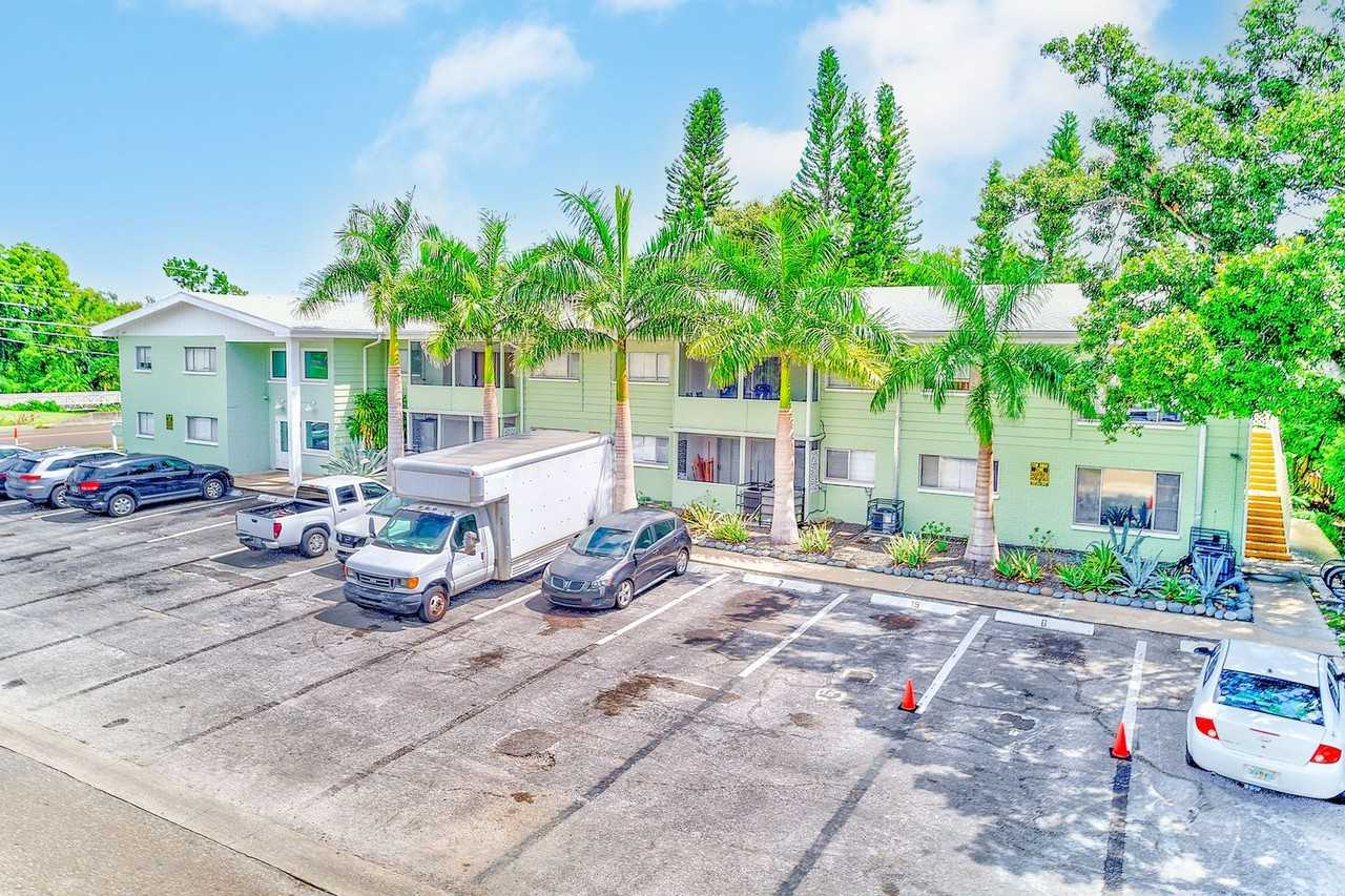 1329 Drew St - Photo 6 of 12