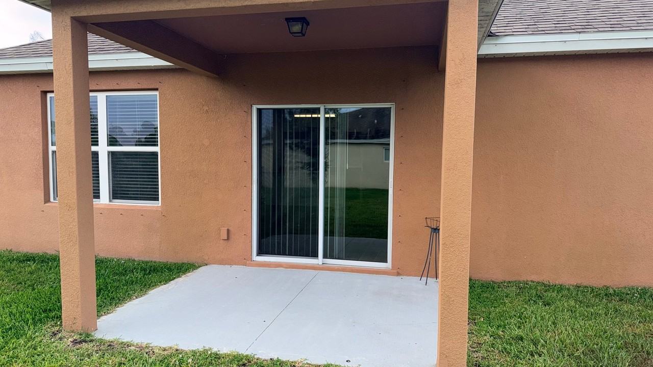 1522 Lexington Sq Sw - Photo 3 of 20