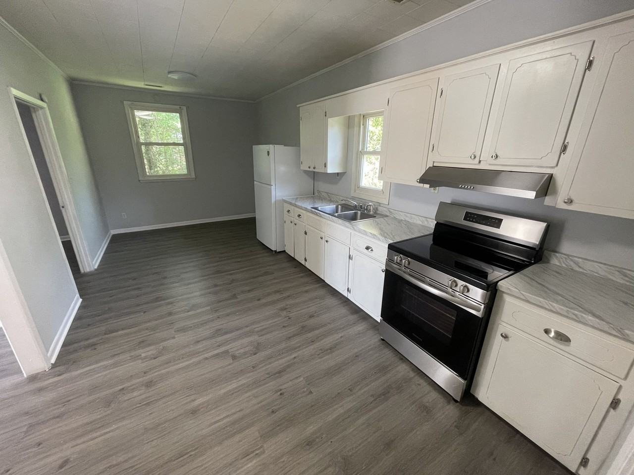 3214 28th Avenue Dr Ne - Photo 4 of 11