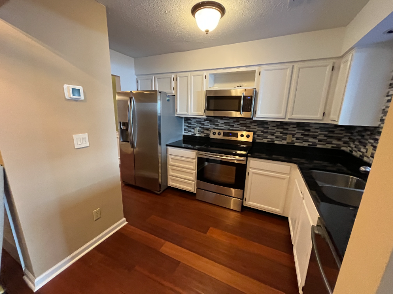 830 44th Ave N #E3 - Photo 4 of 20