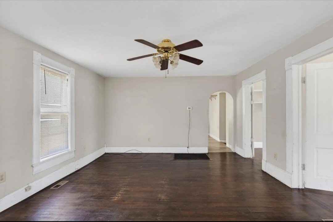 815 W 5th St - Photo 2 of 5