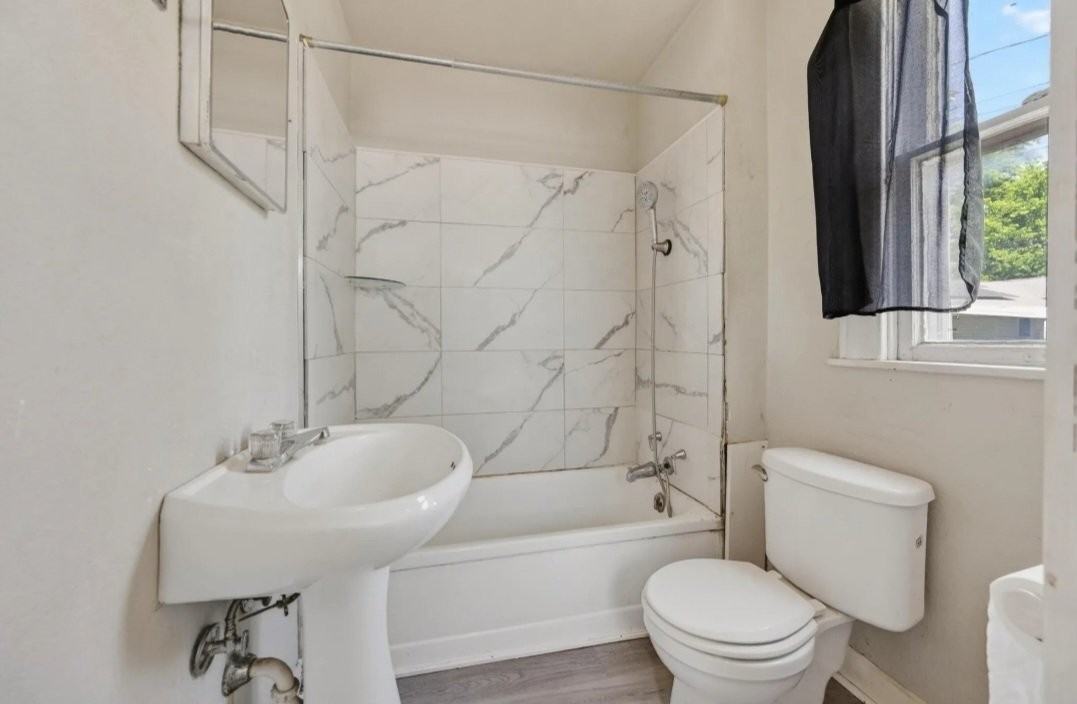 815 W 5th St - Photo 4 of 5