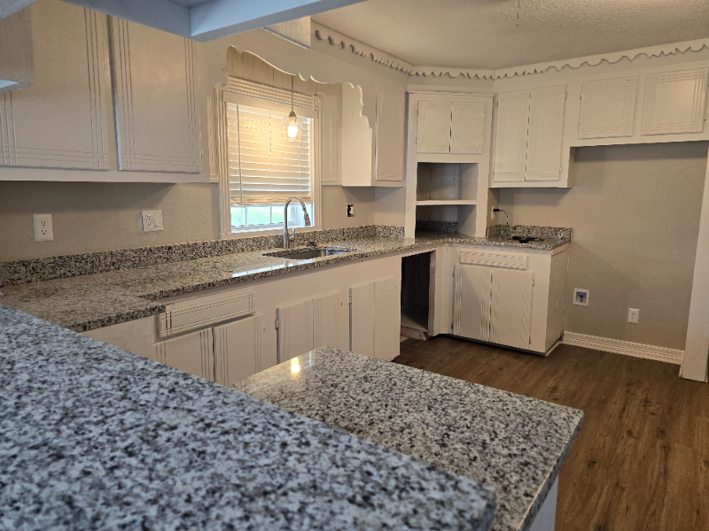 1114 W 5th St - Photo 3 of 11