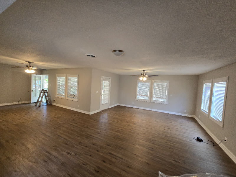 1114 W 5th St - Photo 4 of 11