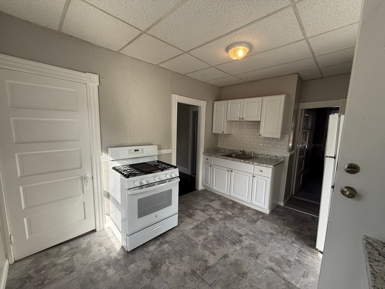 184 Laurel St #2 - Photo 2 of 11