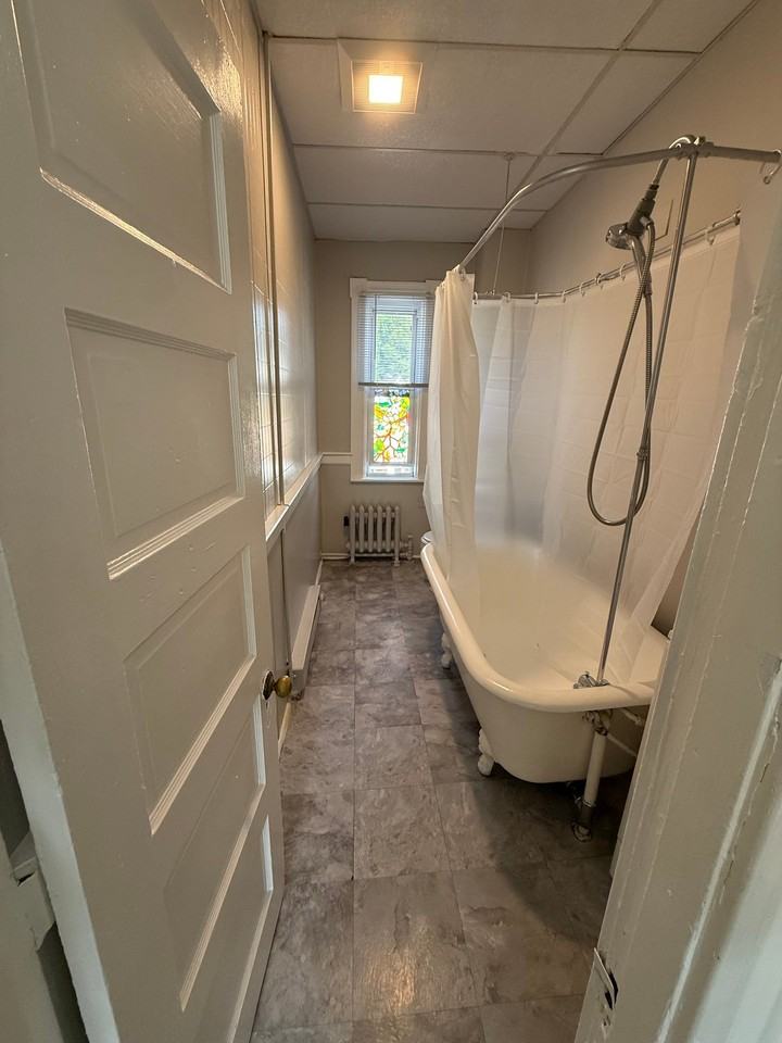 184 Laurel St #2 - Photo 4 of 11
