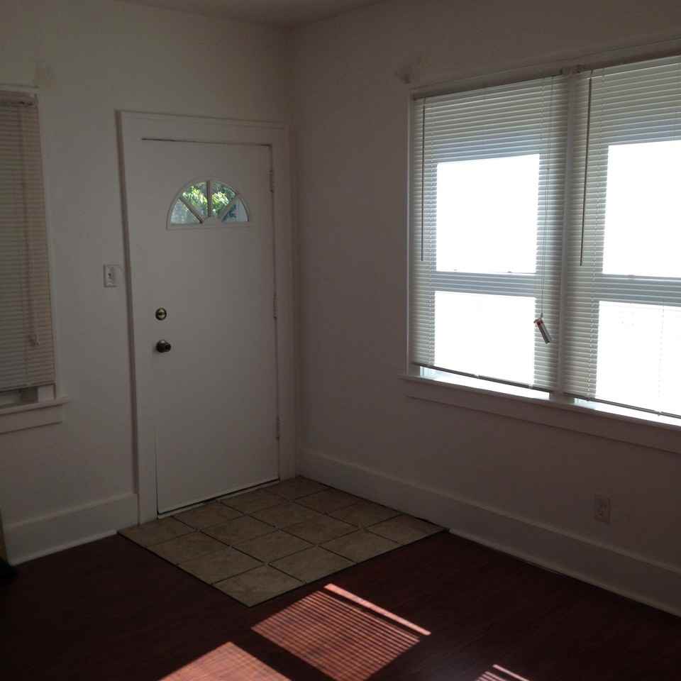 458 Hallock St - Photo 6 of 20