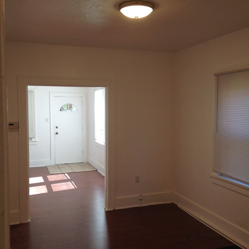 458 Hallock St - Photo 7 of 20