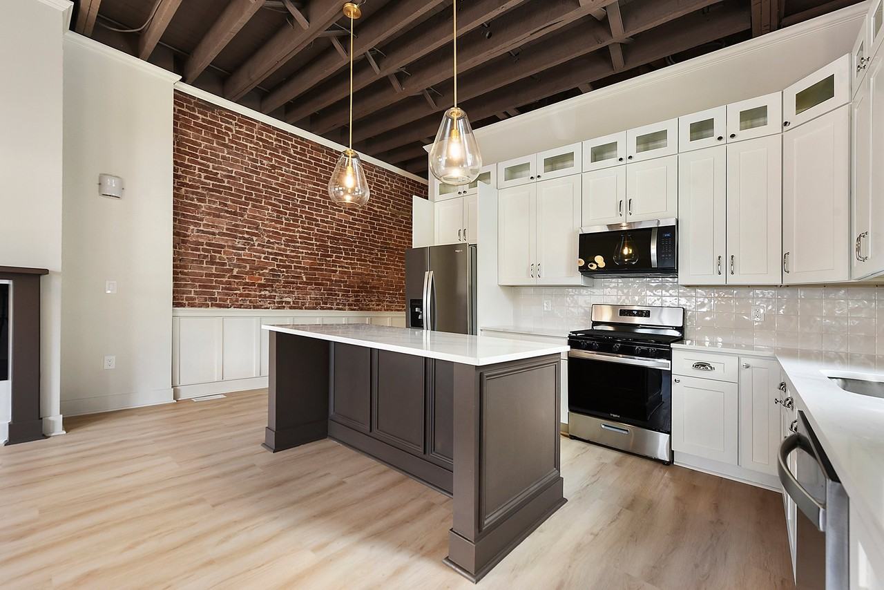 421 52nd St #1 - Photo 6 of 20