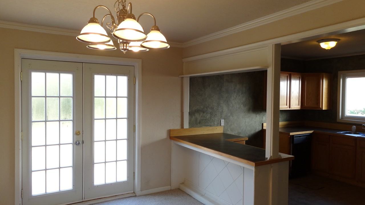 2144 S Toledo Ave - Photo 2 of 6