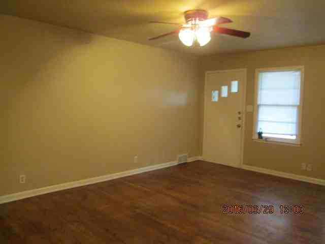 1008 Park Center St - Photo 2 of 10