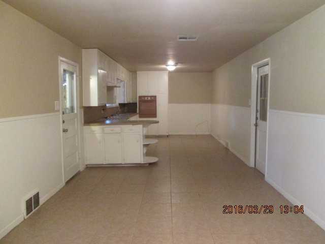 1008 Park Center St - Photo 3 of 10