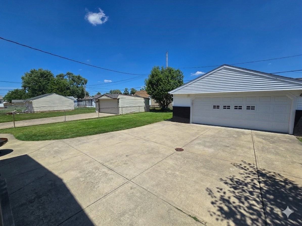 6455 Almont Dr - Photo 2 of 16