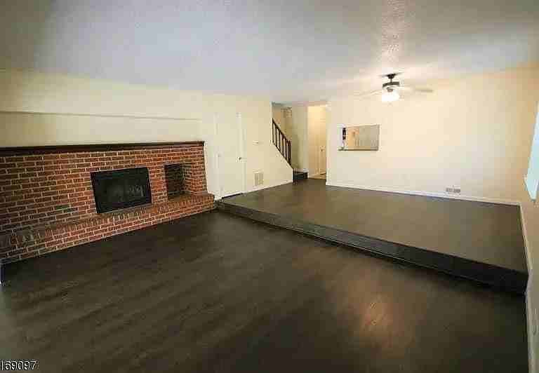 24 Kirby Ln - Photo 2 of 12