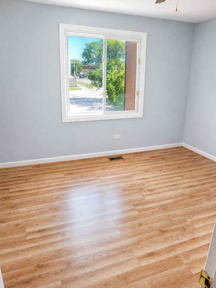 12741 S Kenneth Ave - Photo 5 of 10