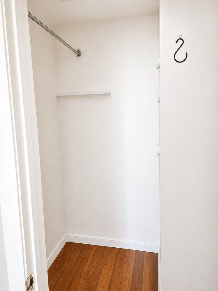 12741 S Kenneth Ave - Photo 7 of 10