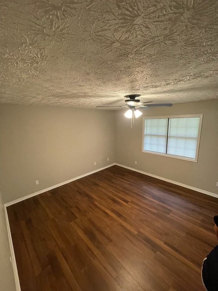 119 Lambert Dr - Photo 3 of 10