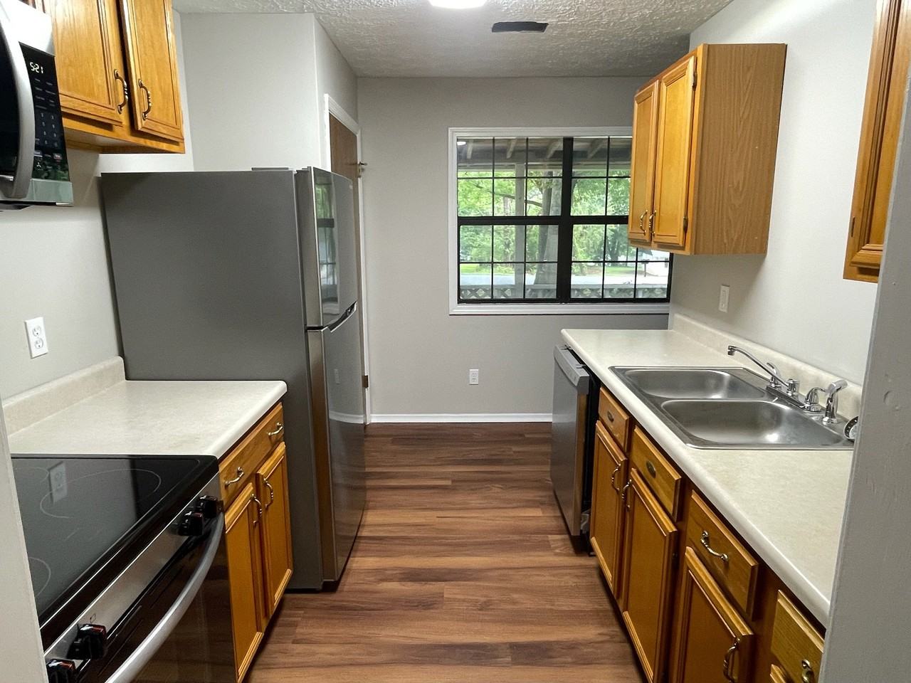 119 Lambert Dr - Photo 4 of 10