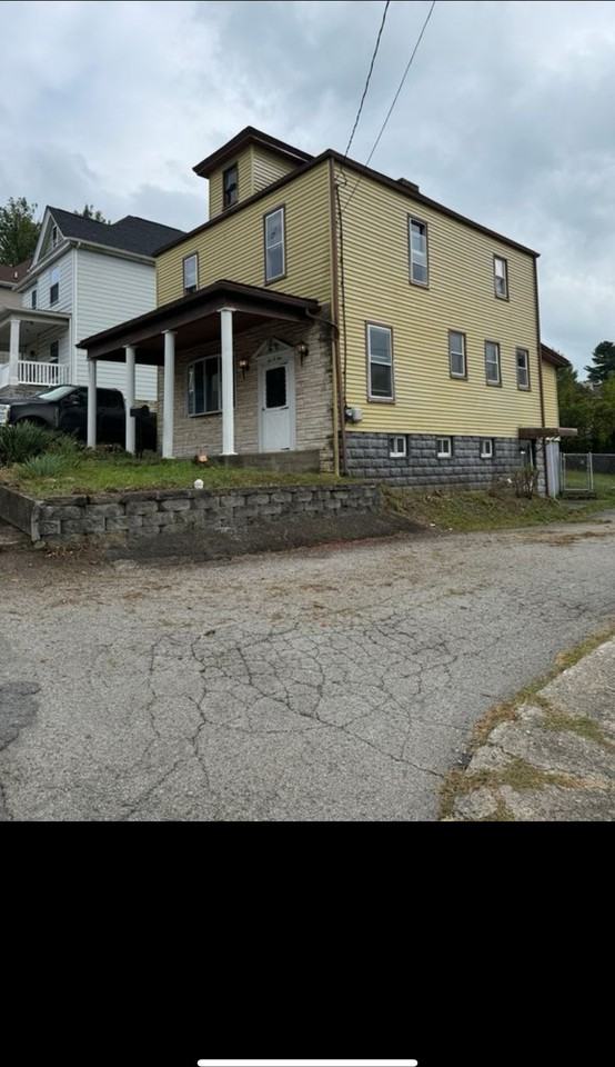 604 7th St - Photo 2 of 21