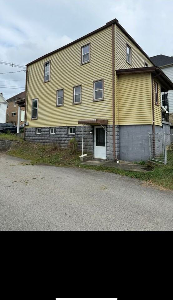 604 7th St - Photo 3 of 21