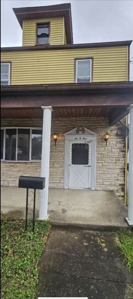 604 7th St - Photo 4 of 21