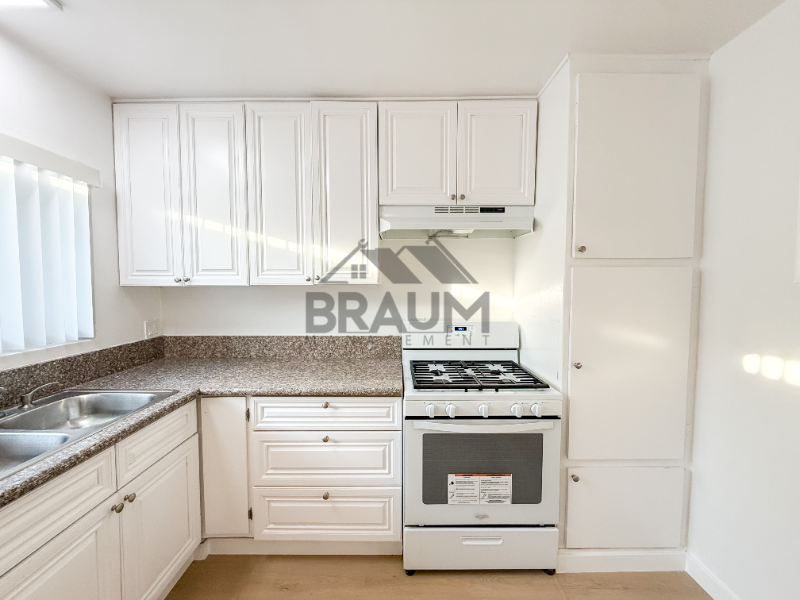 13115 Oxnard St #13 - Photo 2 of 5