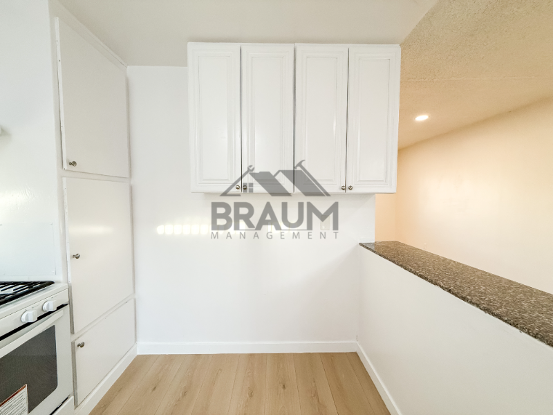 13115 Oxnard St #13 - Photo 4 of 5