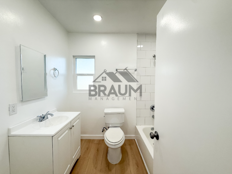 13115 Oxnard St #13 - Photo 5 of 5