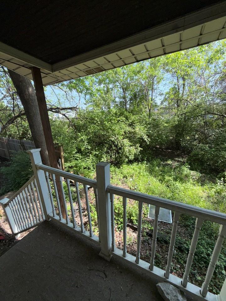 8116 Pelham Ave - Photo 2 of 20