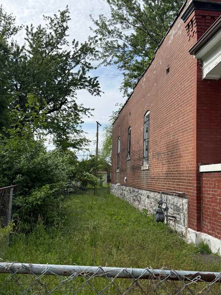 5457 Geraldine Ave - Photo 5 of 20