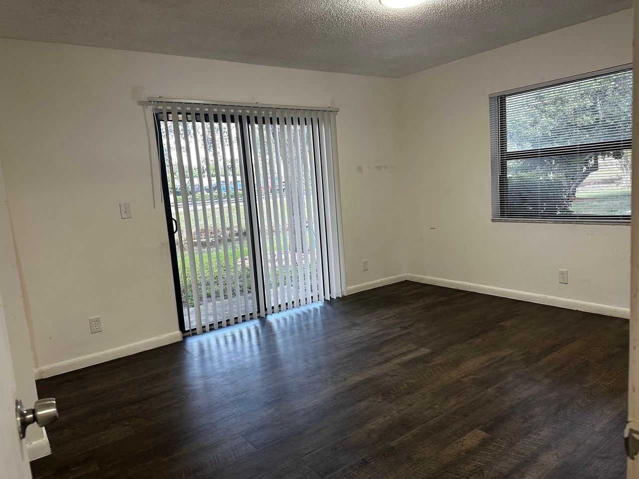 10875 Nw 45th St - Photo 4 of 8