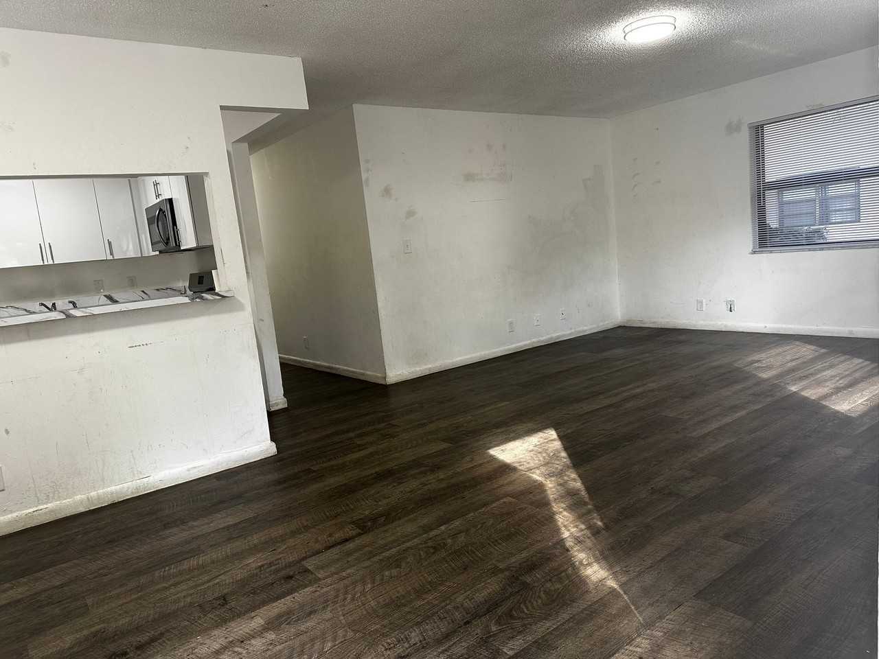10875 Nw 45th St - Photo 7 of 8