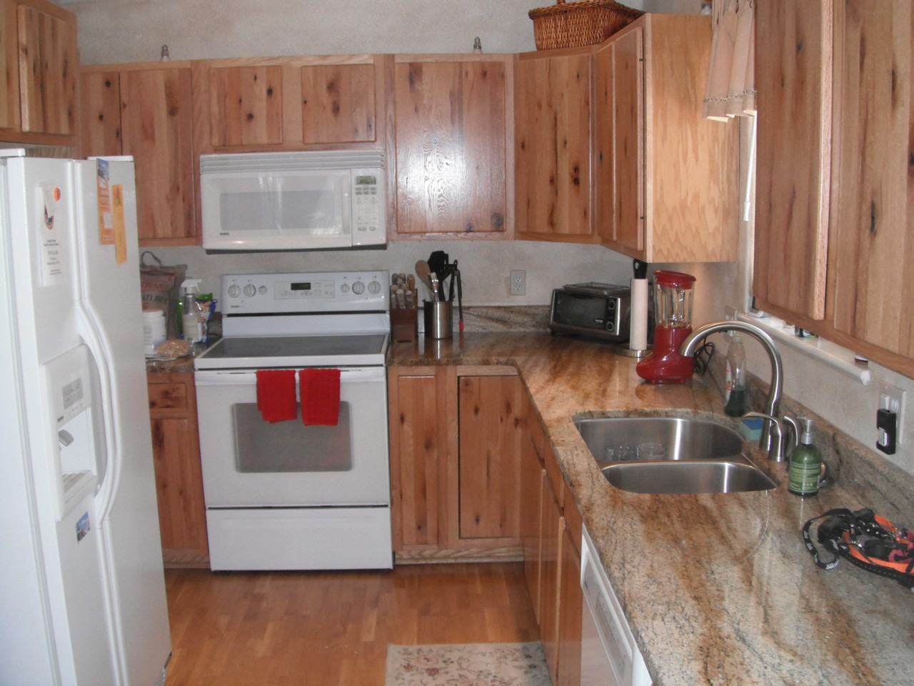 389 Butte Ct - Photo 3 of 6