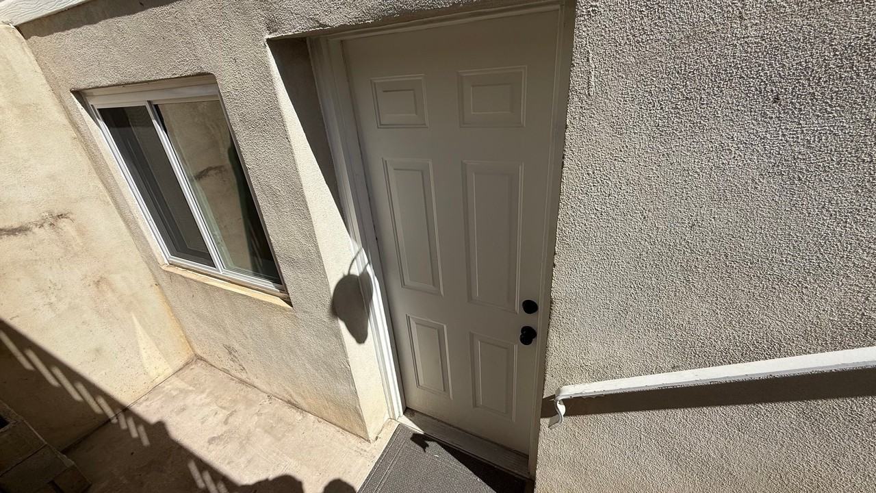 1184 N St - Photo 4 of 16