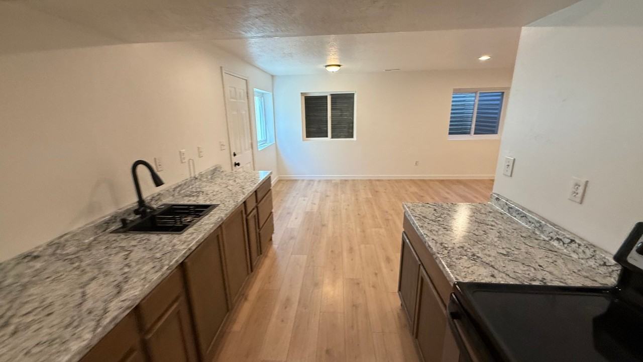 1184 N St - Photo 5 of 16