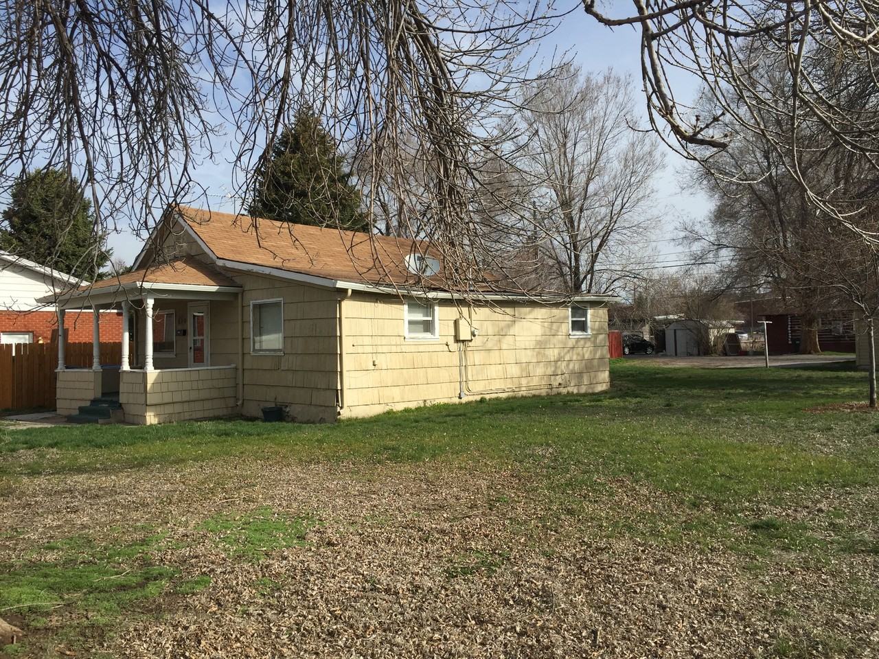 610 N 14th Ave - Photo 2 of 12