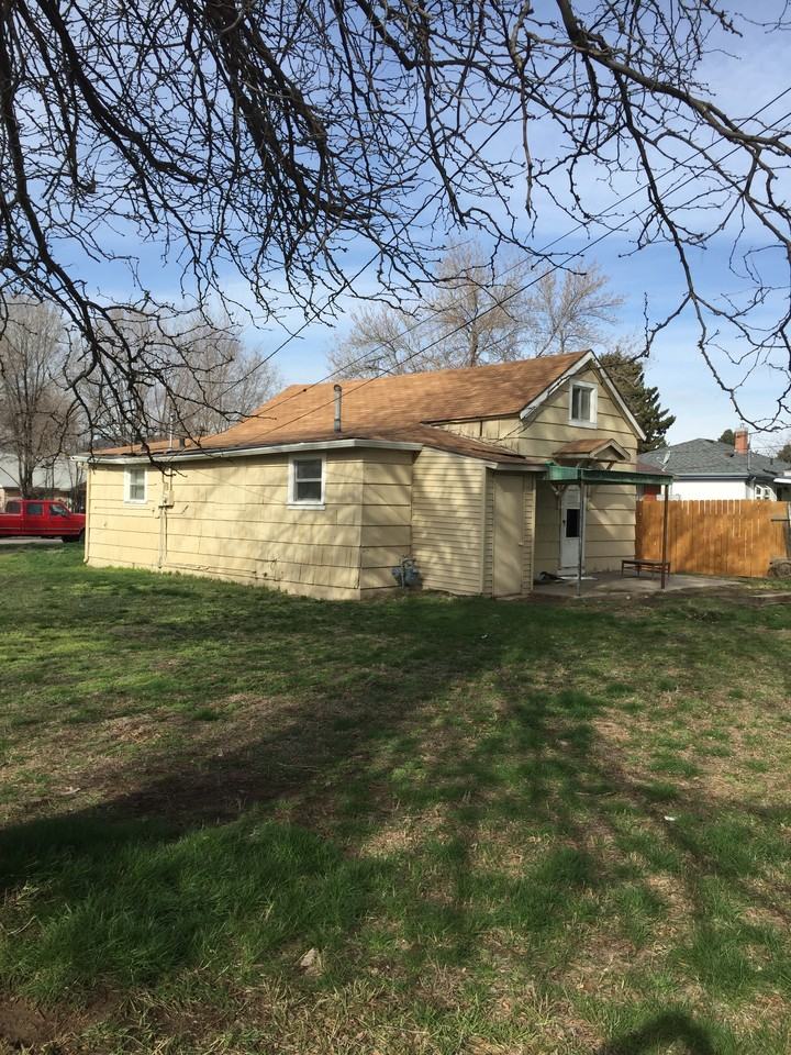 610 N 14th Ave - Photo 3 of 12