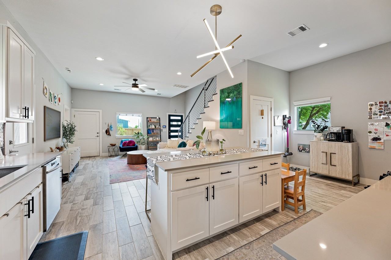 7600 Carver Ave #A - Photo 2 of 37